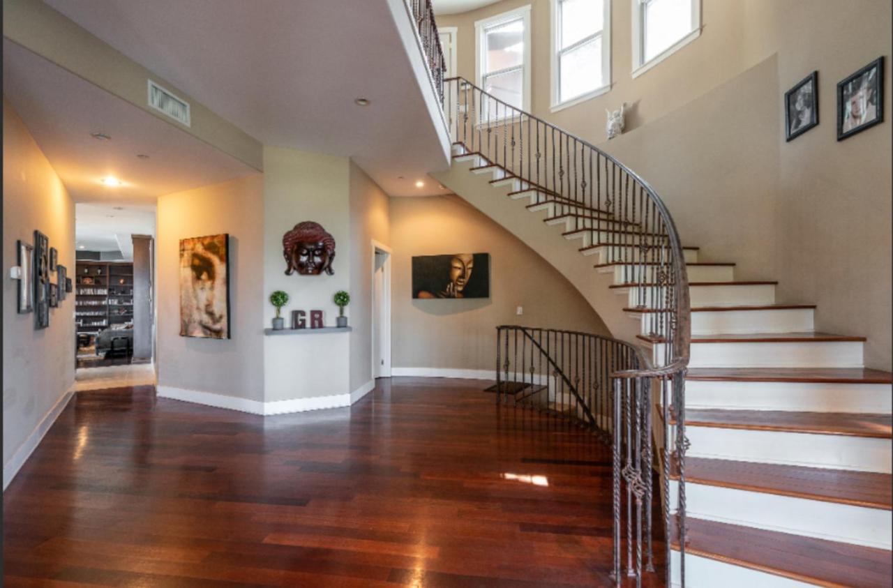 Hills Of City, Your Serene Away From Homestay Los Angeles